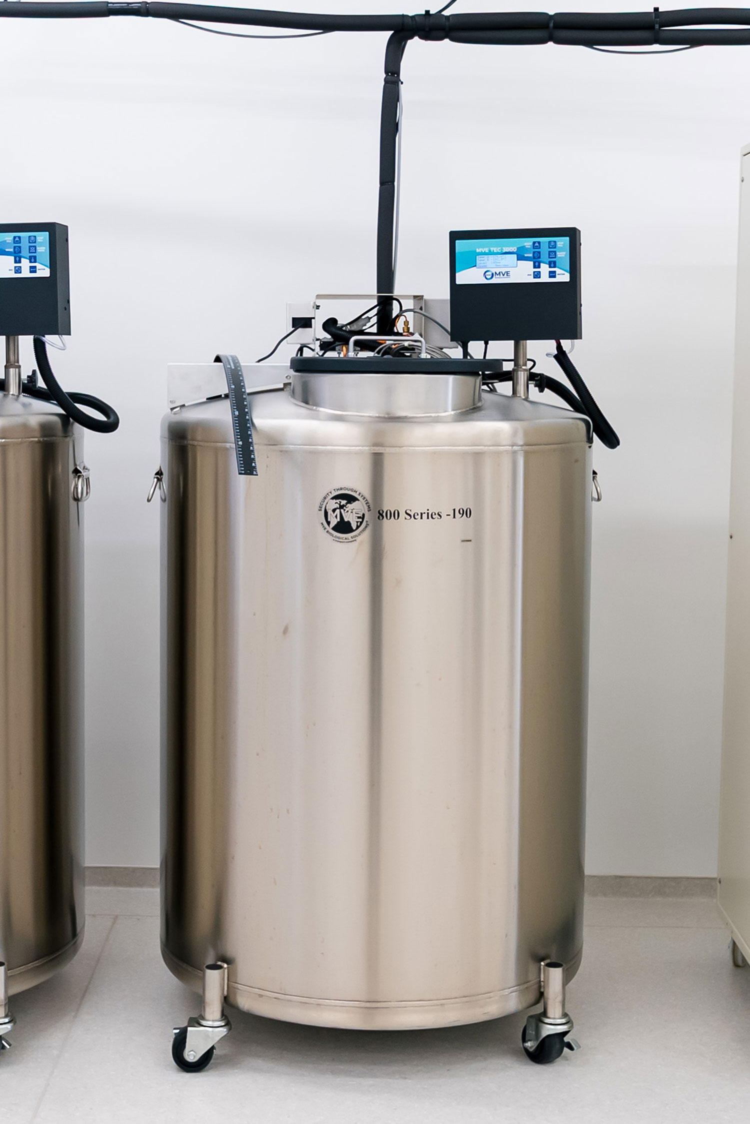 液体窒素保管容器 | CiDER 大阪大学感染症総合教育研究拠点